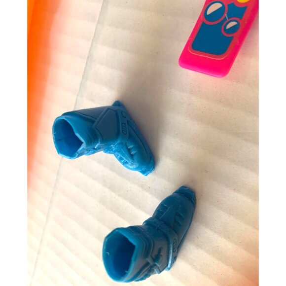 Barbie Skiis Boots Tabbagon Sleds Disc Plastic Playset Toy Vintage - Picture 4 of 4